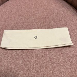 Great for workouts and to keep the hair pulled back.